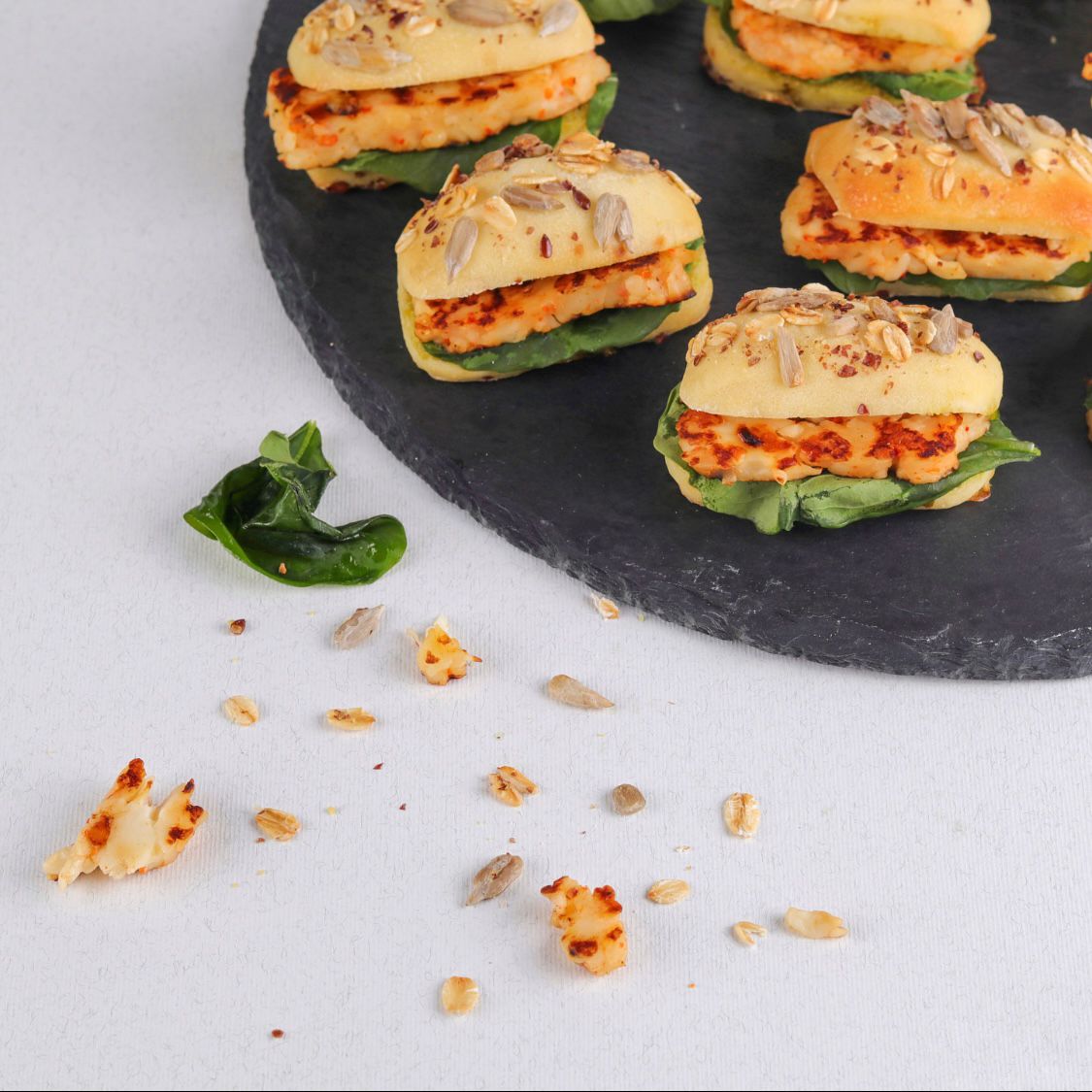 عجينة بالبيستو و جبنة الحلومى