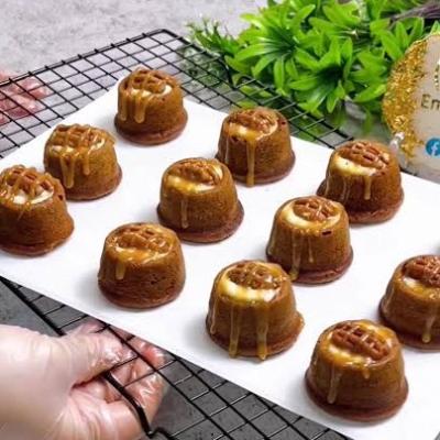 ميني كيكة التمر بحشوة التوفي 